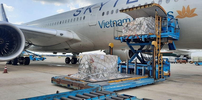 Over 200,000 Germany-sponsored rapid COVID-19 test kits arrive in Vietnam